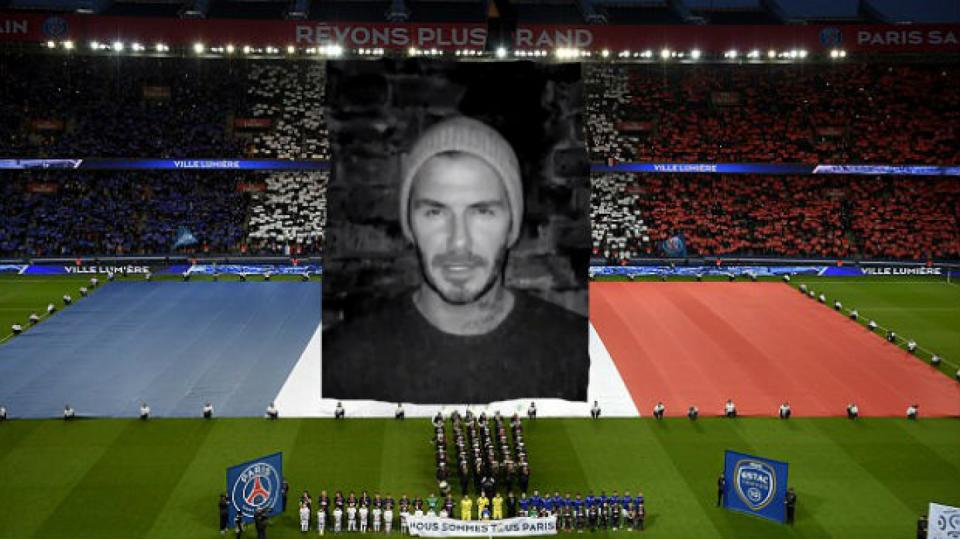 Video solidarity světových sportovců se poprvé promítalo před zápasem Paris Saint-Germain.
